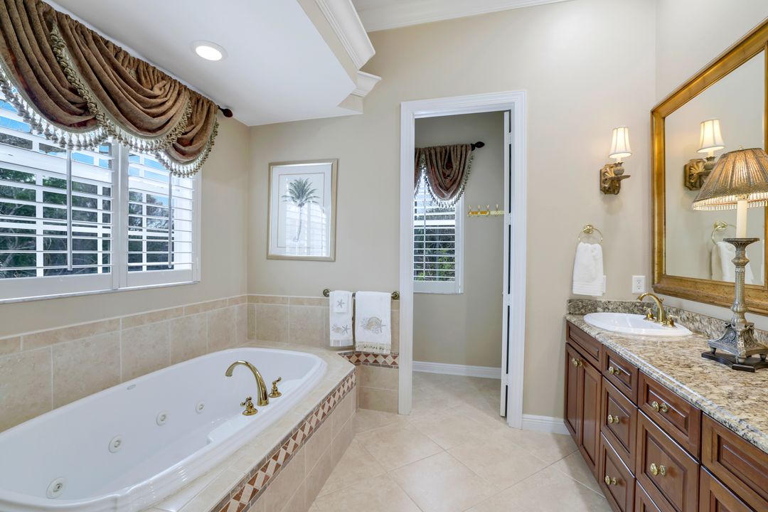 940 Sea Oats Ct, Marco Island, FL 34145