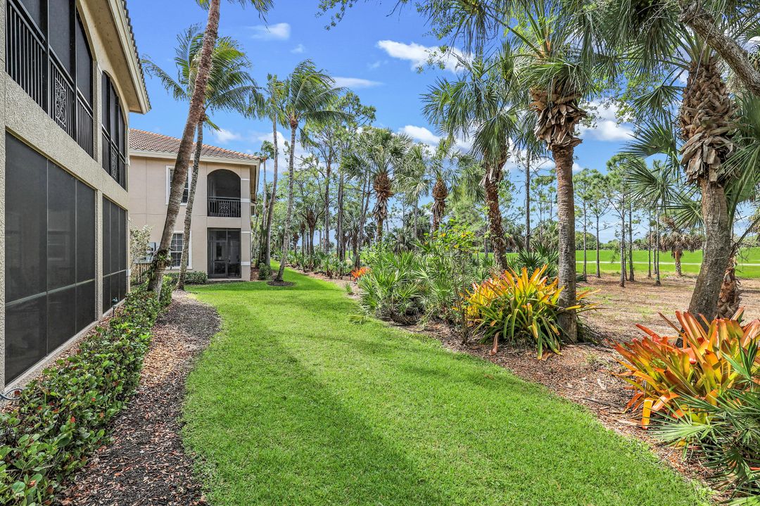 9097 Cherry Oaks Tr #201, Naples, FL 34114