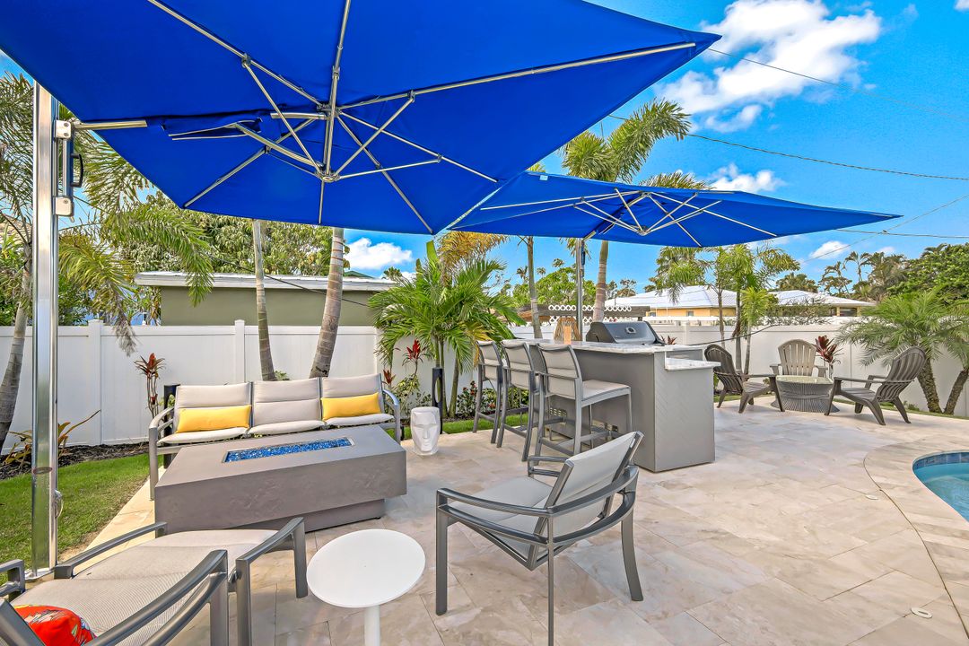 558 98th Ave N, Naples, FL 34108