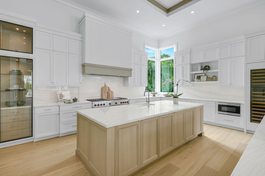 208 Hickory Rd, Naples, FL 34108