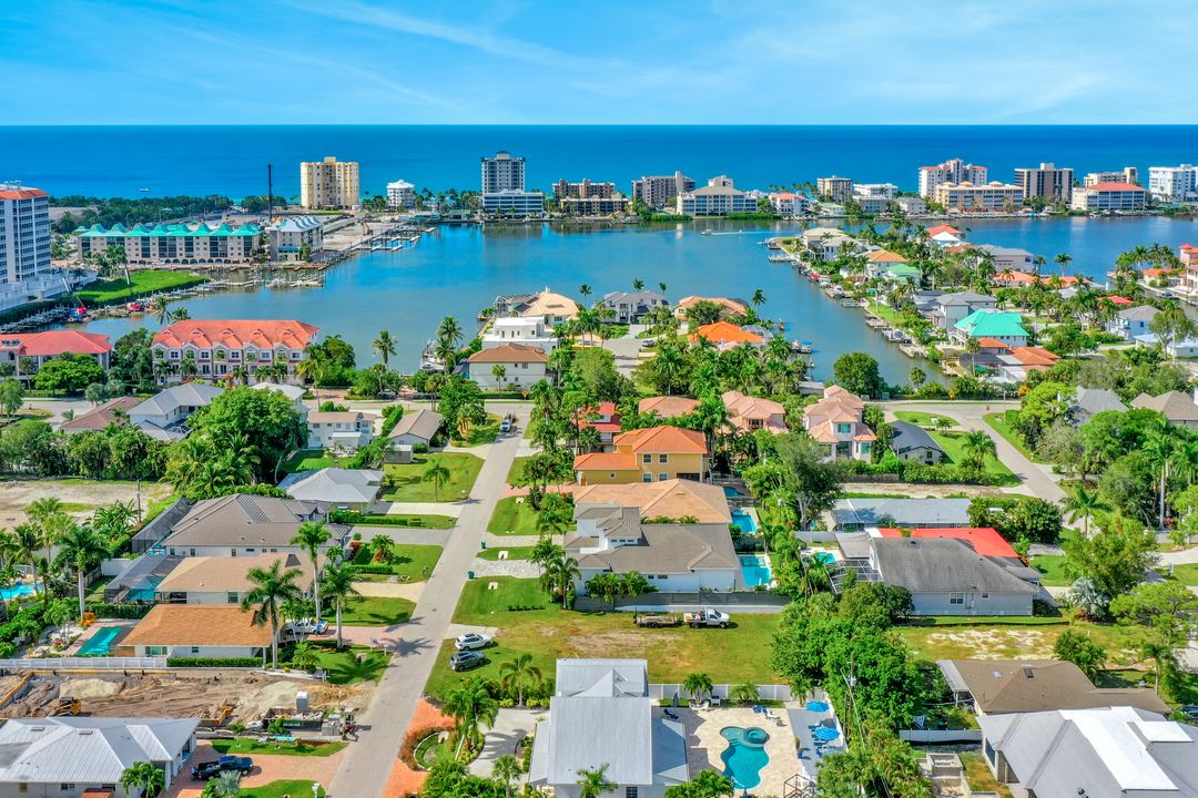 535 93rd Ave N, Naples, FL 34108