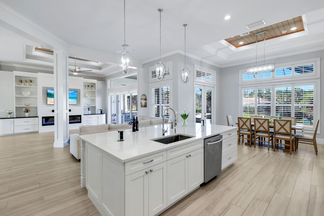 90 22nd Ave NW, Naples, FL 34120