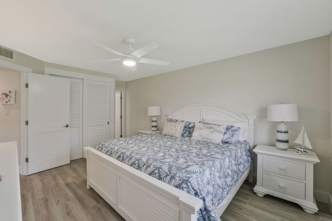 354 Harbour Dr, Naples, FL 34103
