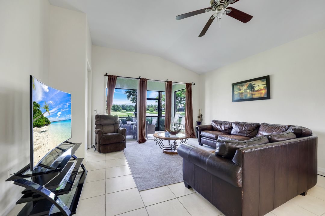 2010 Fairmont Ln, Naples, FL 34120