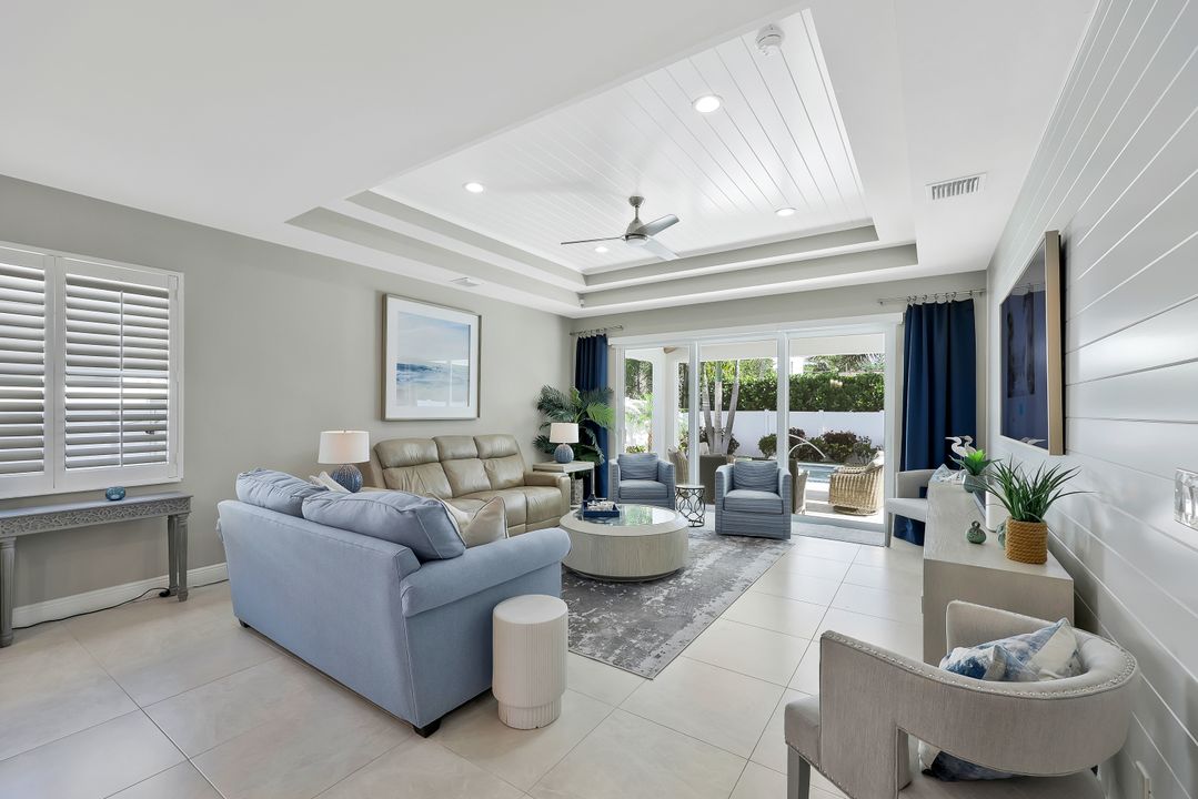 715 102nd Ave N, Naples, FL 34108