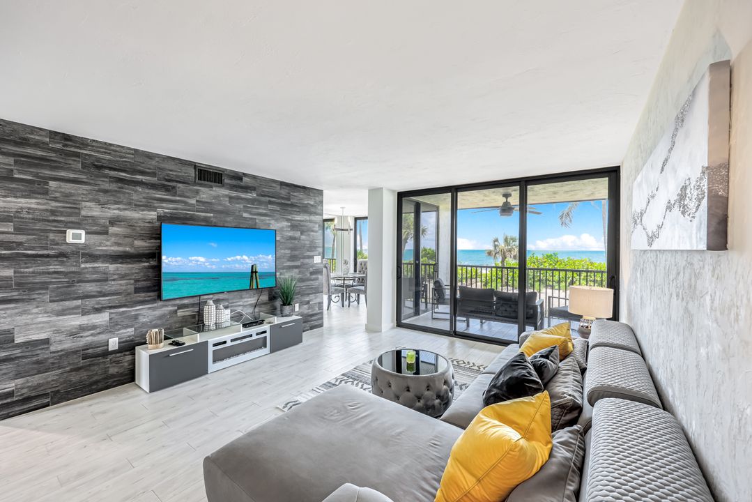 10475 Gulf Shore Dr #112, Naples, FL 34108