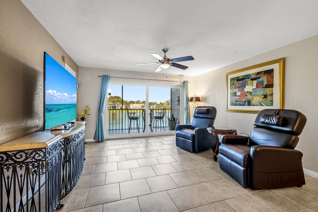 9580 Victoria Ln #208, Naples, FL 34109