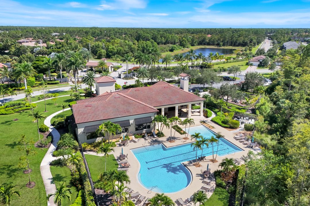 4264 Raffia Palm Cir, Naples, FL 34119