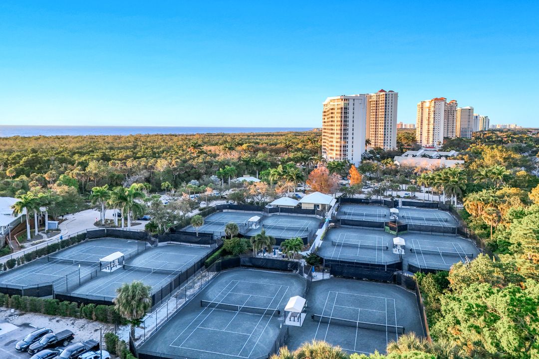 717 Pine Creek Ln, Naples, FL 34108