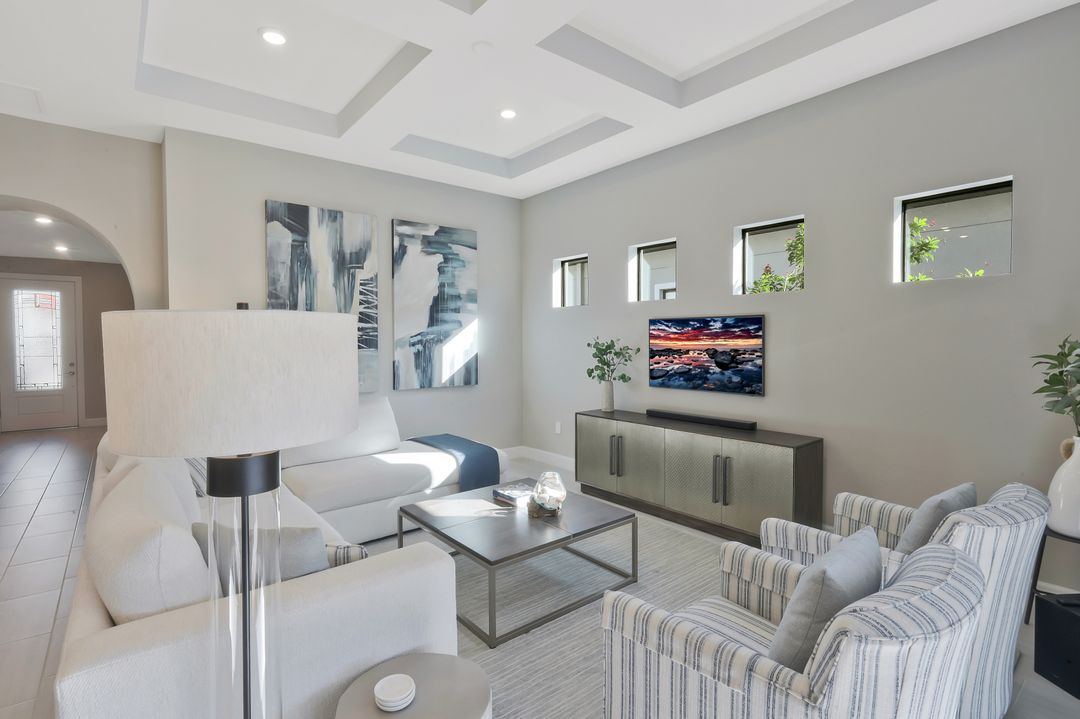 9815 Everglades Dr, Naples, FL 34120