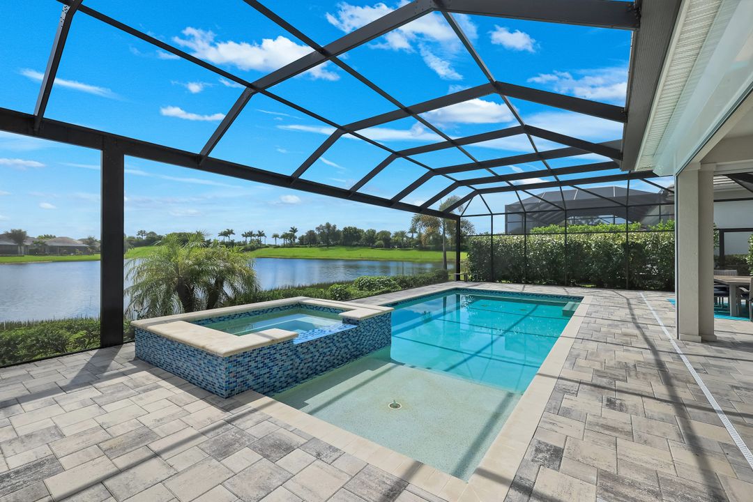 14386 Laguna Spgs Ln, Naples, FL 34114