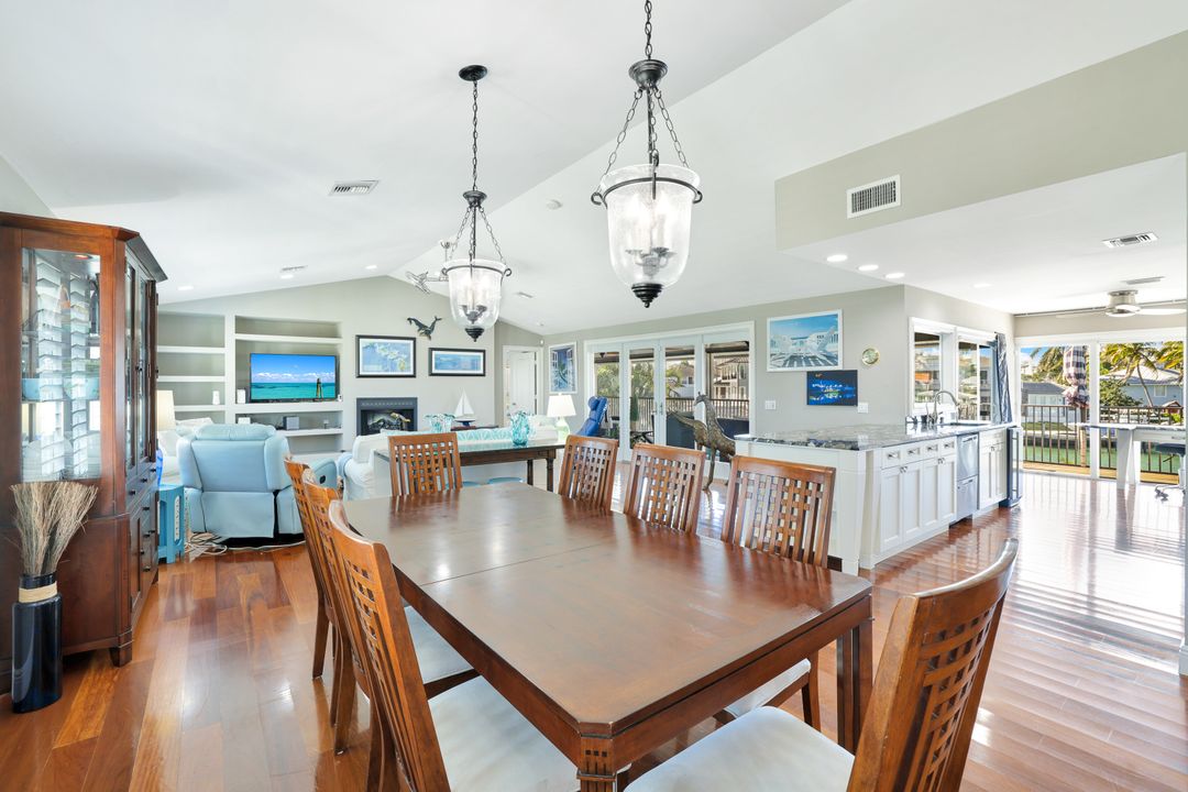 610 Partridge Ct, Marco Island, FL 34145