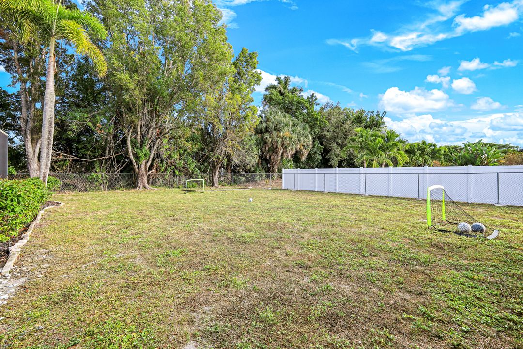 5203 Selby Dr, Fort Myers, FL 33919