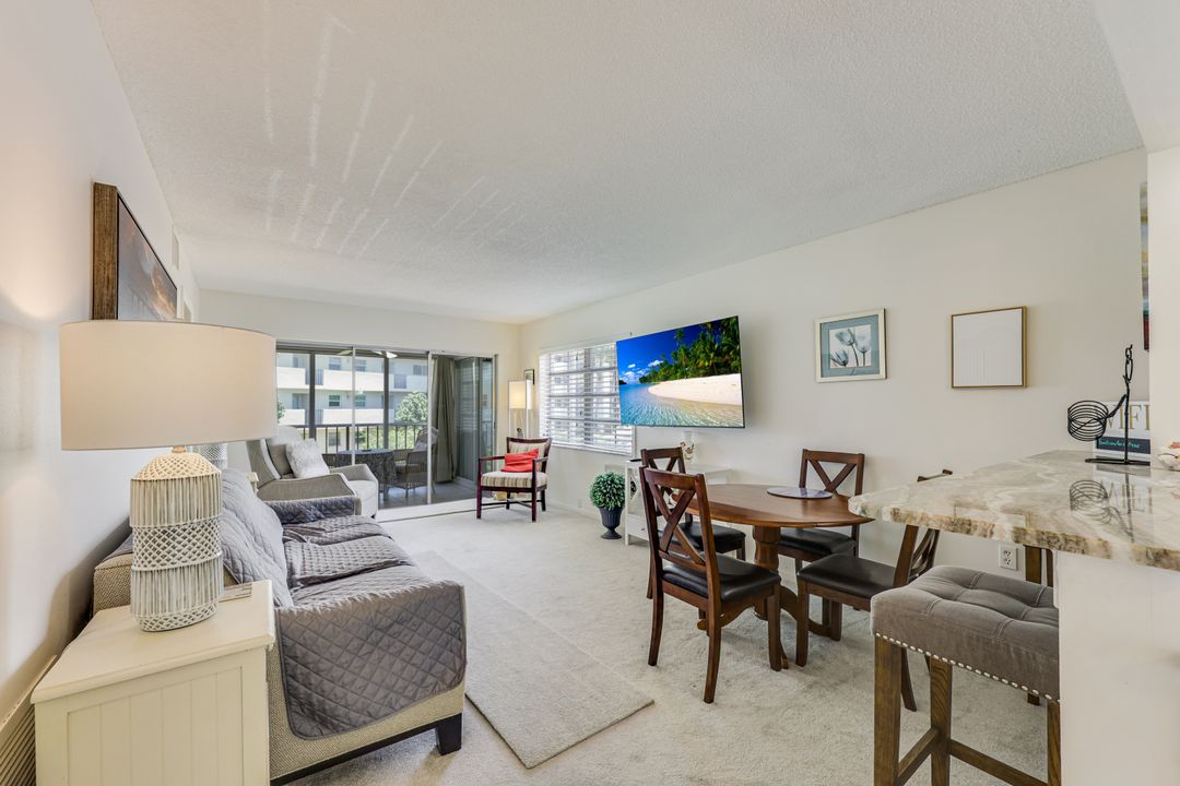 5 High Point Cir W #204, Naples, FL 34103