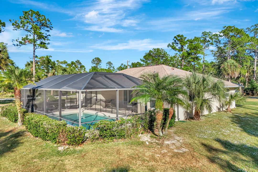 495 9th St SW, Naples, FL 34117