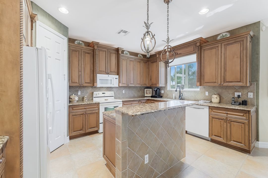 8710 Paseo De Valencia St, Fort Myers, FL 33908