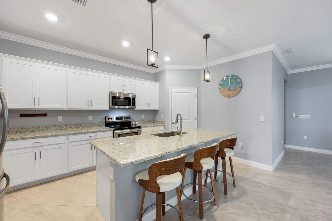 13824 Pine Lodge Ln, Fort Myers, FL 33913