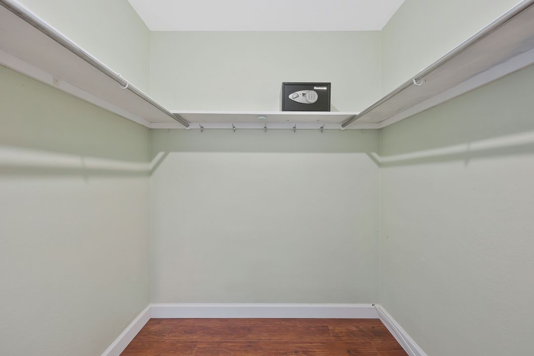 523 E Valley Dr, Bonita Springs, FL 34134