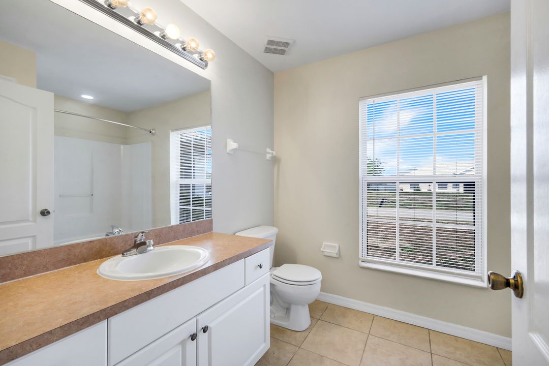 2010 NE 13th Pl, Cape Coral, FL 33909