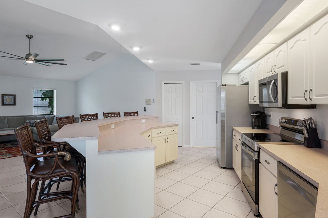 2526 SE 19th Pl, Cape Coral, FL 33904