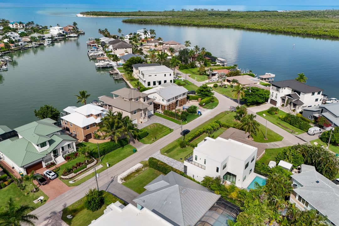 109 W Hilo St, Naples, FL 34113