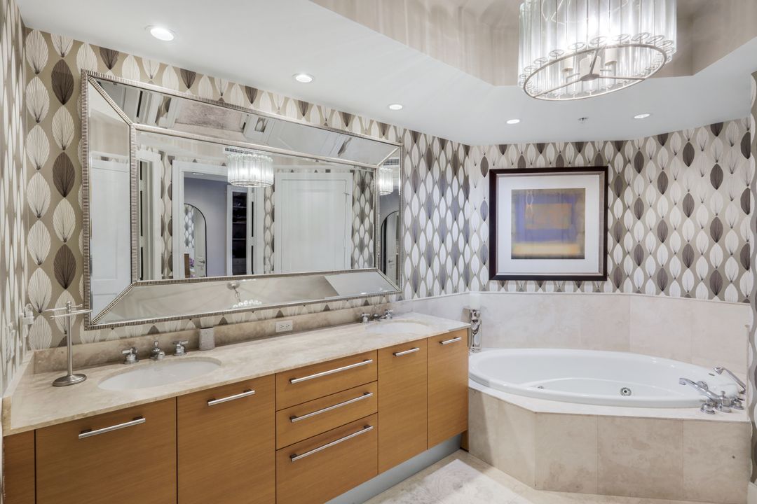 13675 Vanderbilt Dr #406, Naples, FL 34110