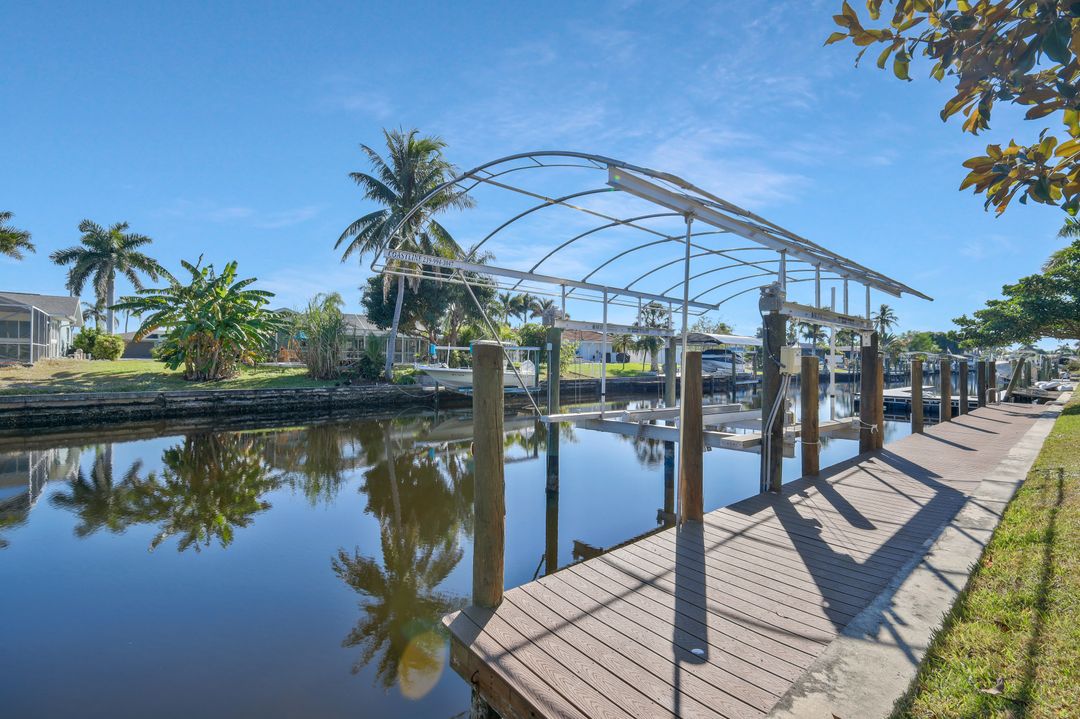 4909 Seville Ct, Cape Coral, FL 33904