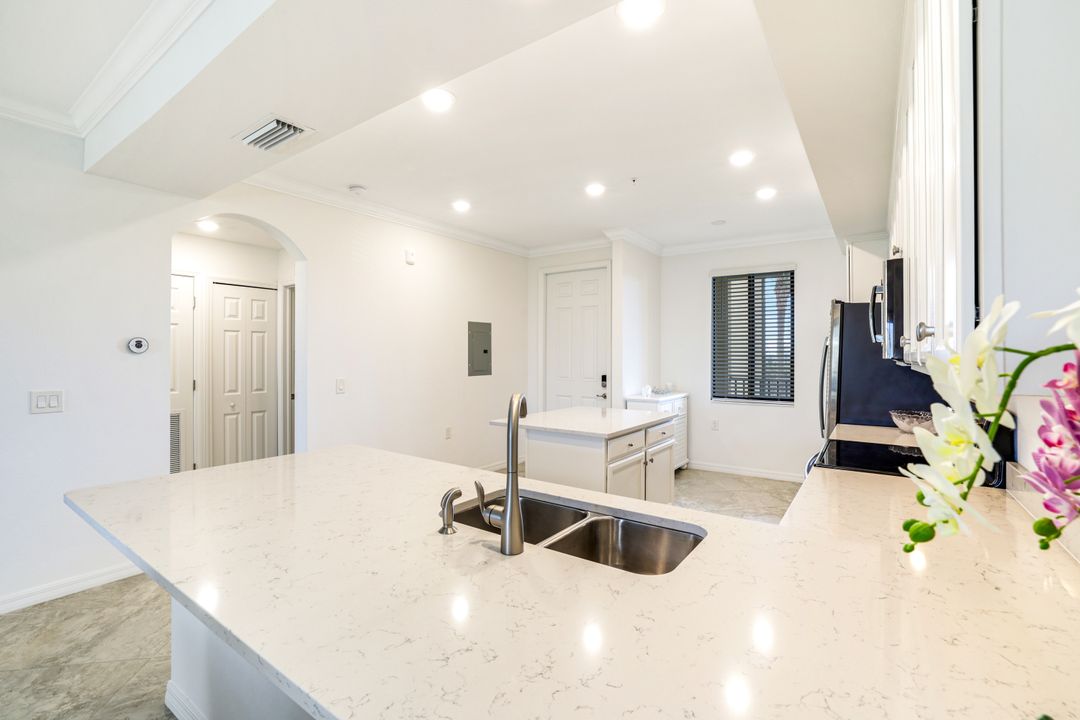 9590 Trevi Ct  #5334, Naples, FL 34113