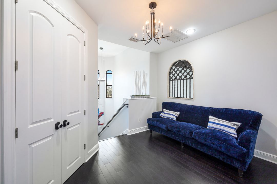 494 Seagull Ave, Naples, FL 34108