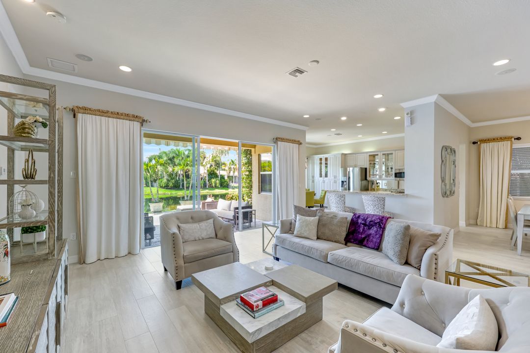6582 Monterey Point, Naples, FL 34105