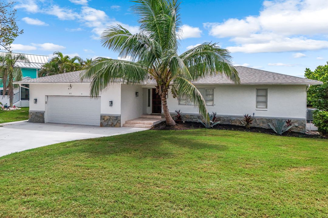 401 Capri Blvd, Naples, FL 34113