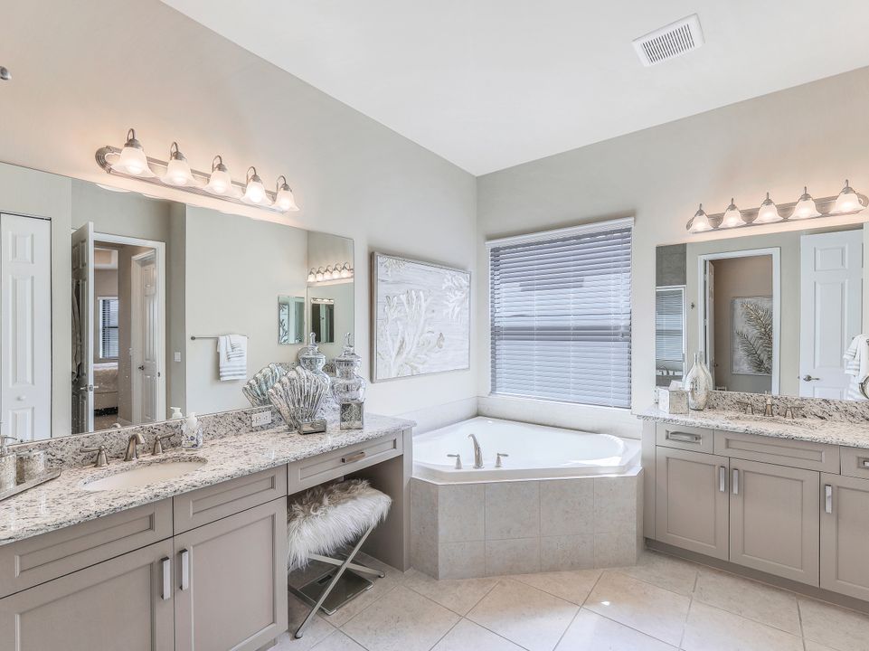 4189 Amelia Wy, Naples, FL 34119