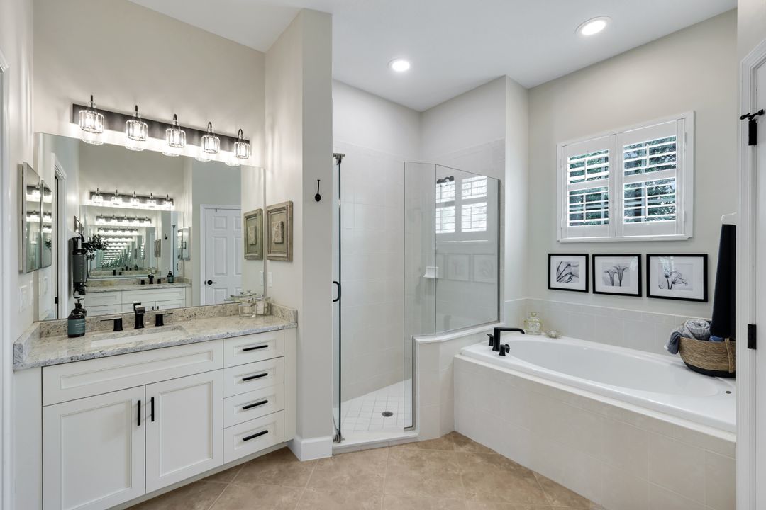 8223 Potomac Ln, Naples, FL 34104