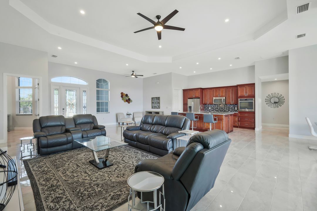 4909 Seville Ct, Cape Coral, FL 33904