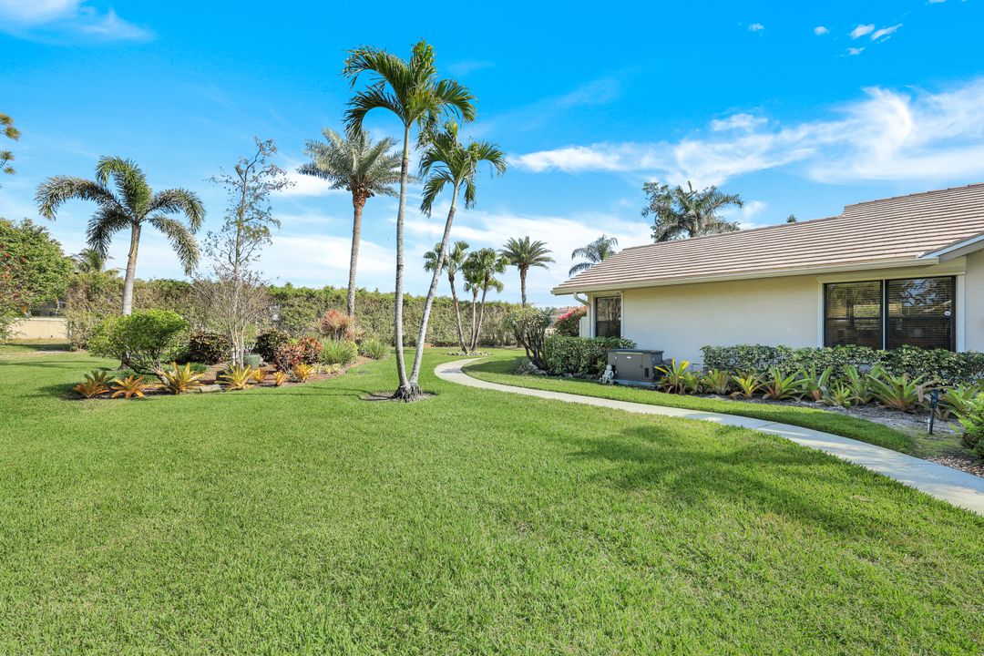 1933 Empress Ct, Naples, FL 34110