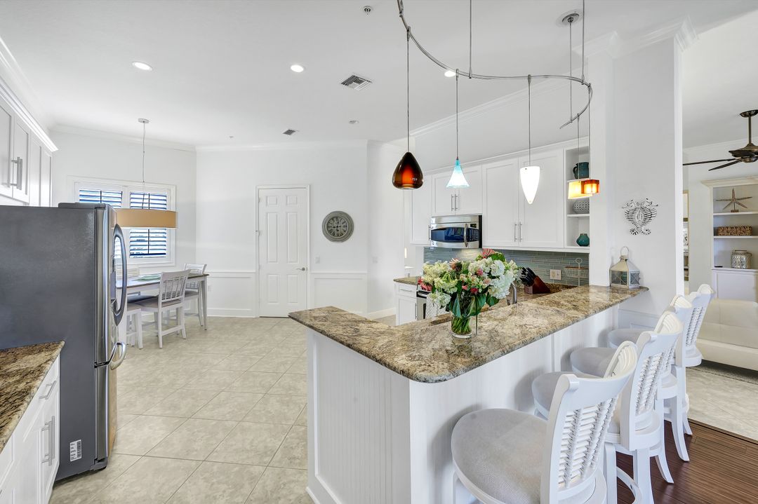 9235 Tesoro Ln #4-202, Naples, FL 34114