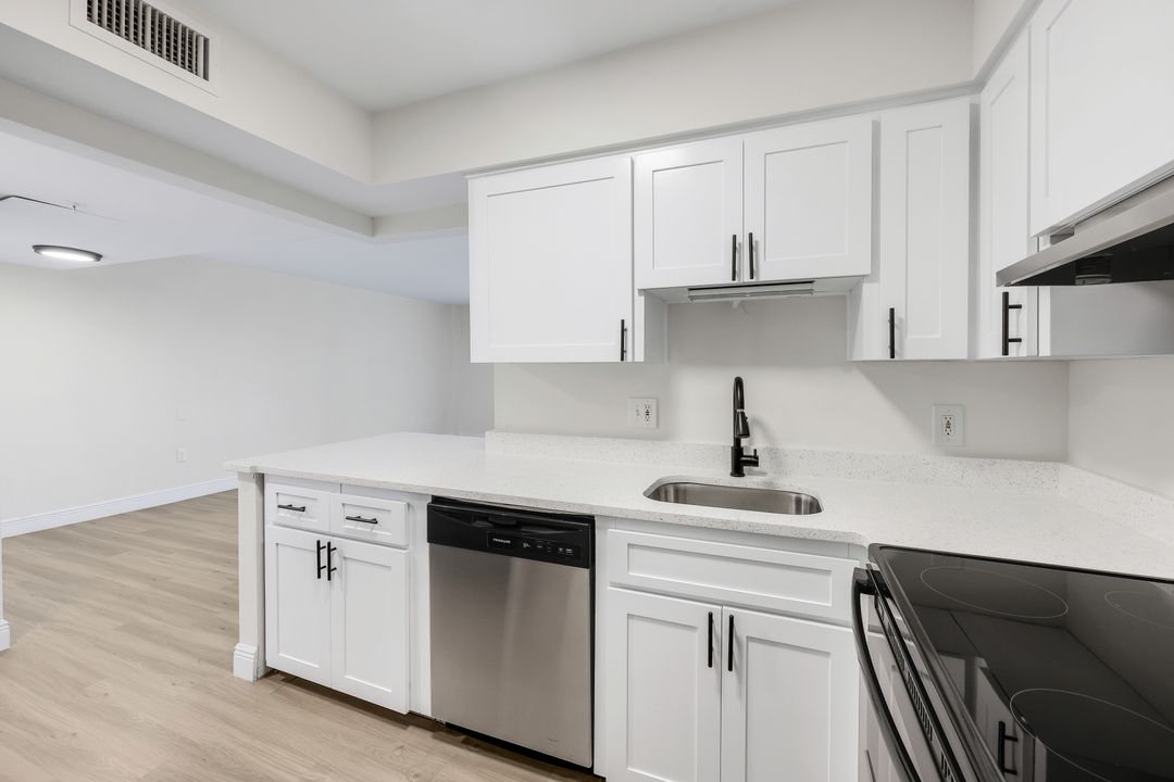 20 W Lucerne Cir #609, Orlando, FL 32801