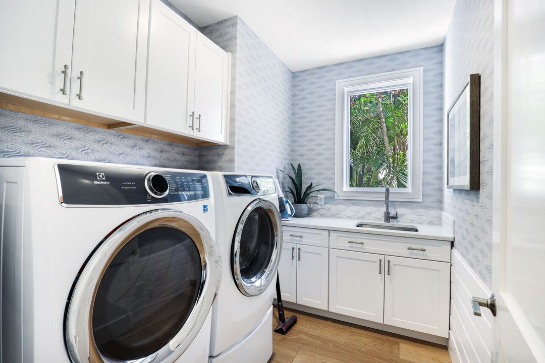 1501 Bluefin Ct, Naples, FL 34102