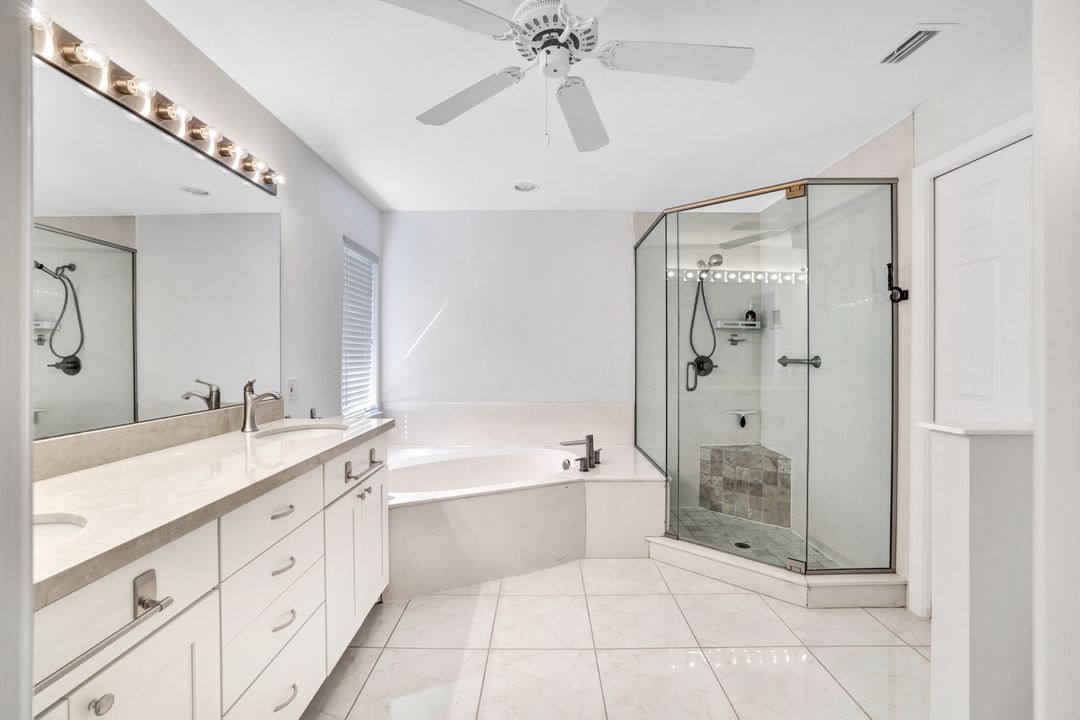 10341 Regent Cir, Naples, FL 34109