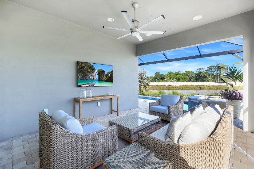 8825 Yucatan Ct, Naples, FL 34112