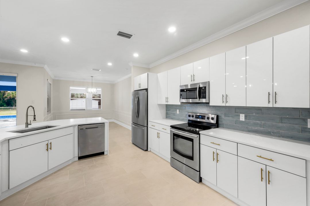 2180 12th Ave NE, Naples, FL 34120