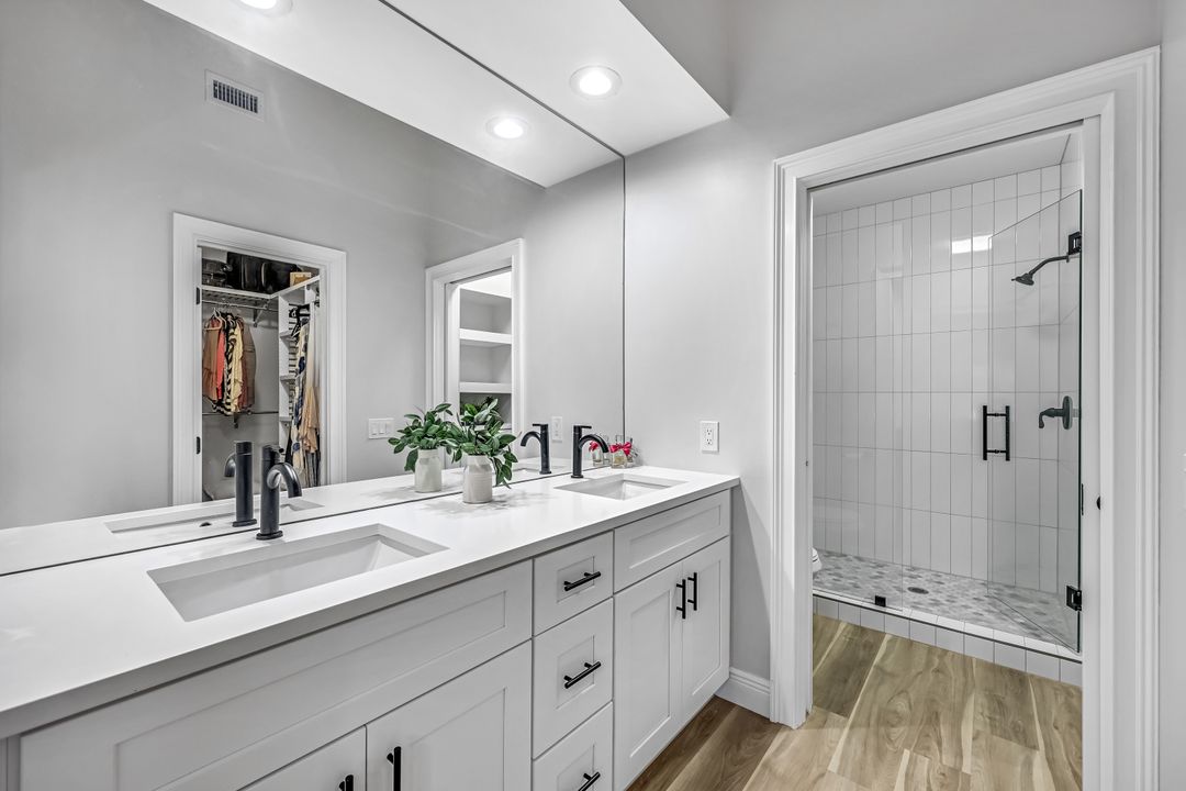 7741 Pebble Creek Cir #302, Naples, FL 34108