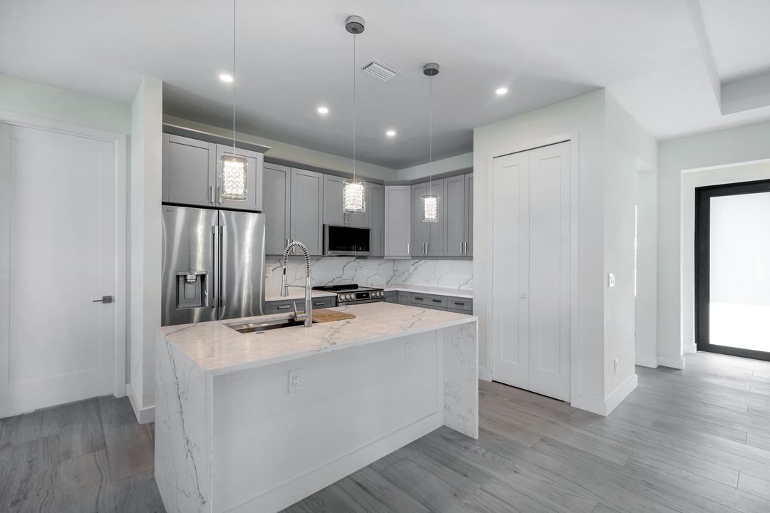 208 SW 29th Ave, Cape Coral, FL 33991