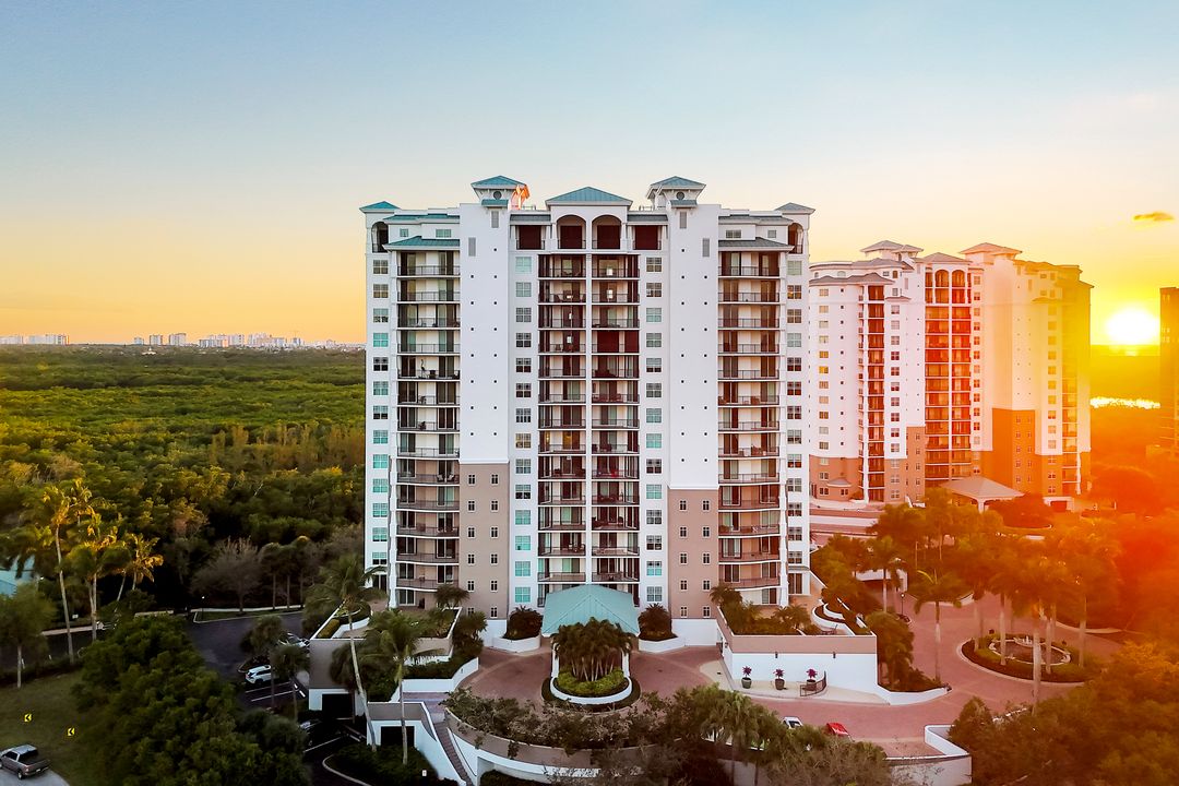 455 Cove Tower Dr #902, Naples, FL 34110