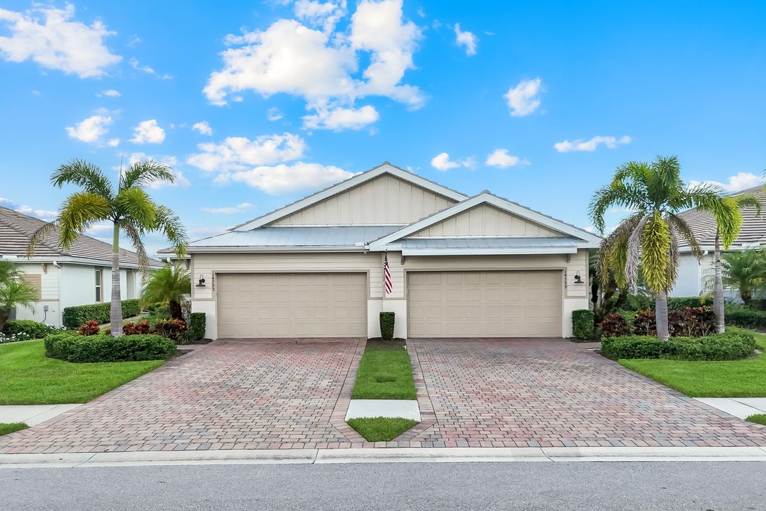 14795 Edgewater Cir, Naples, FL 34114