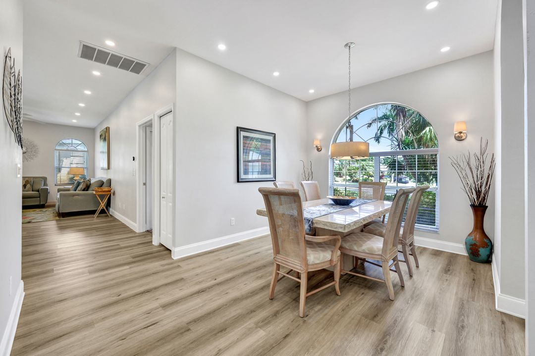 707 Teton Ct, Naples, FL 34104