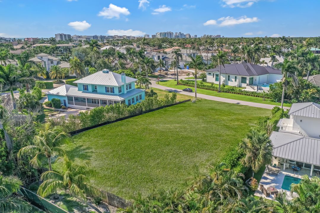 350 Rudder Rd, Naples, FL 34102