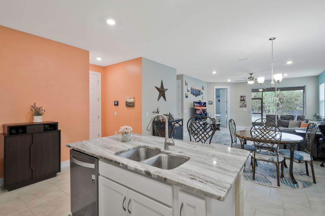 836 Heather Lk Ave, Cape Coral, FL 33993