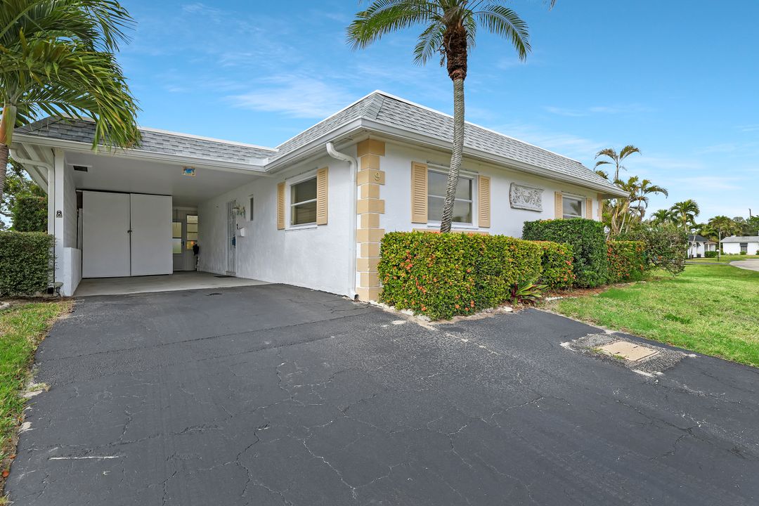 9 Hackney Ln, Naples, FL 34112
