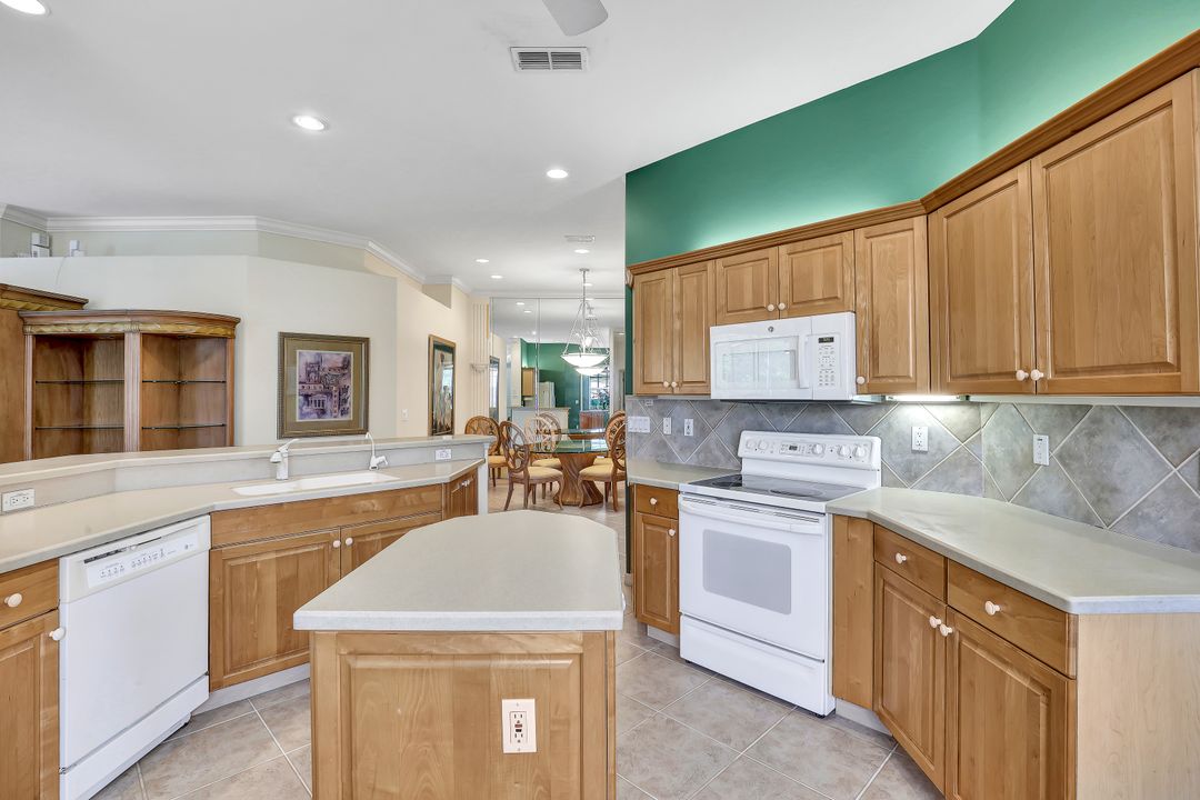 12715 Fox Ridge Dr, Bonita Springs, FL 34135